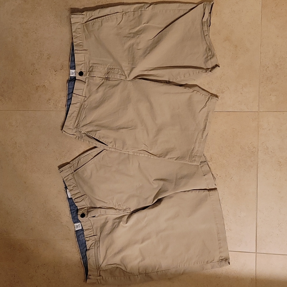 Gap khaki shorts bundle, 2 pairs!